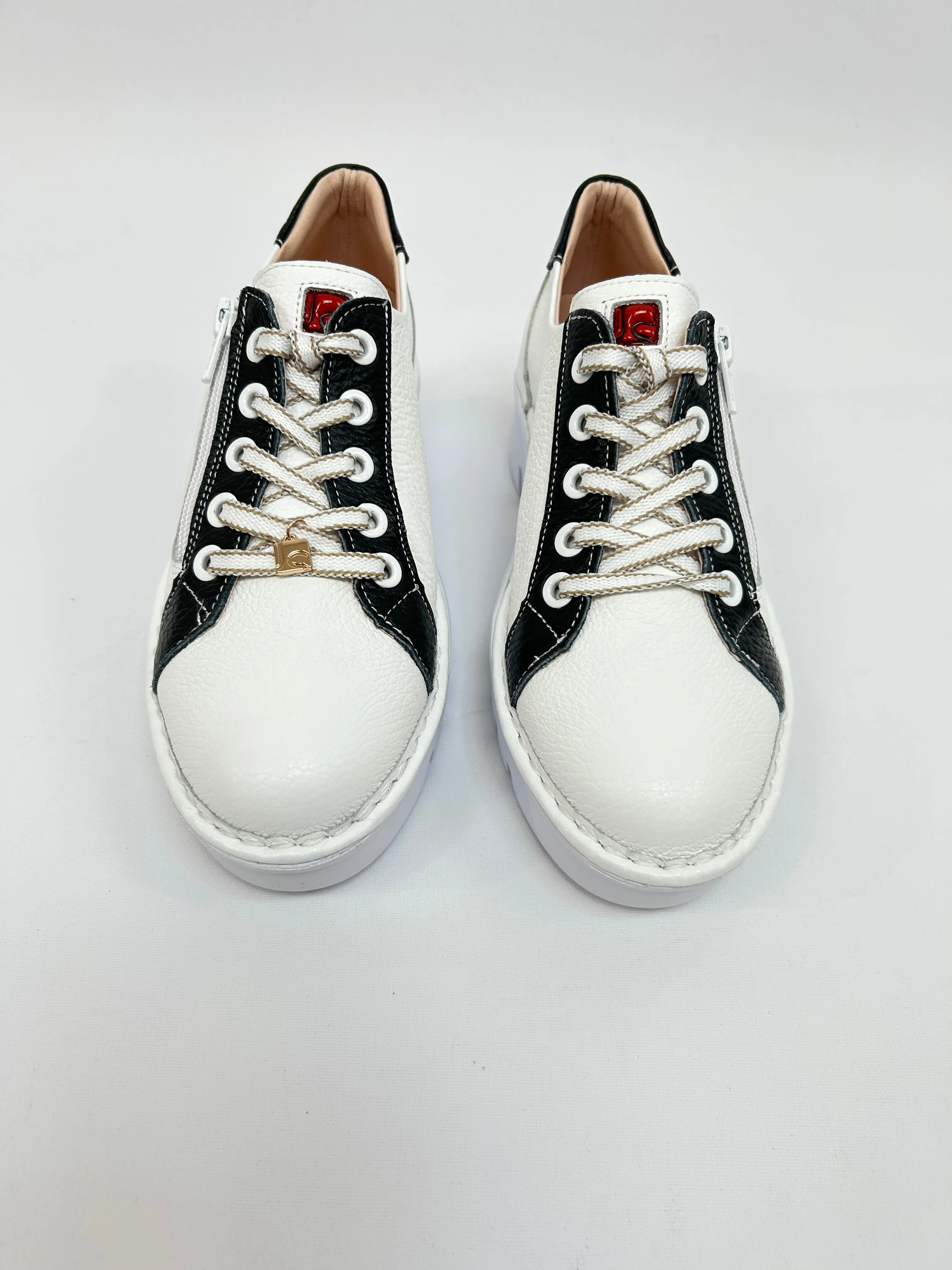 JOSE SAENZ White & Black Trainer