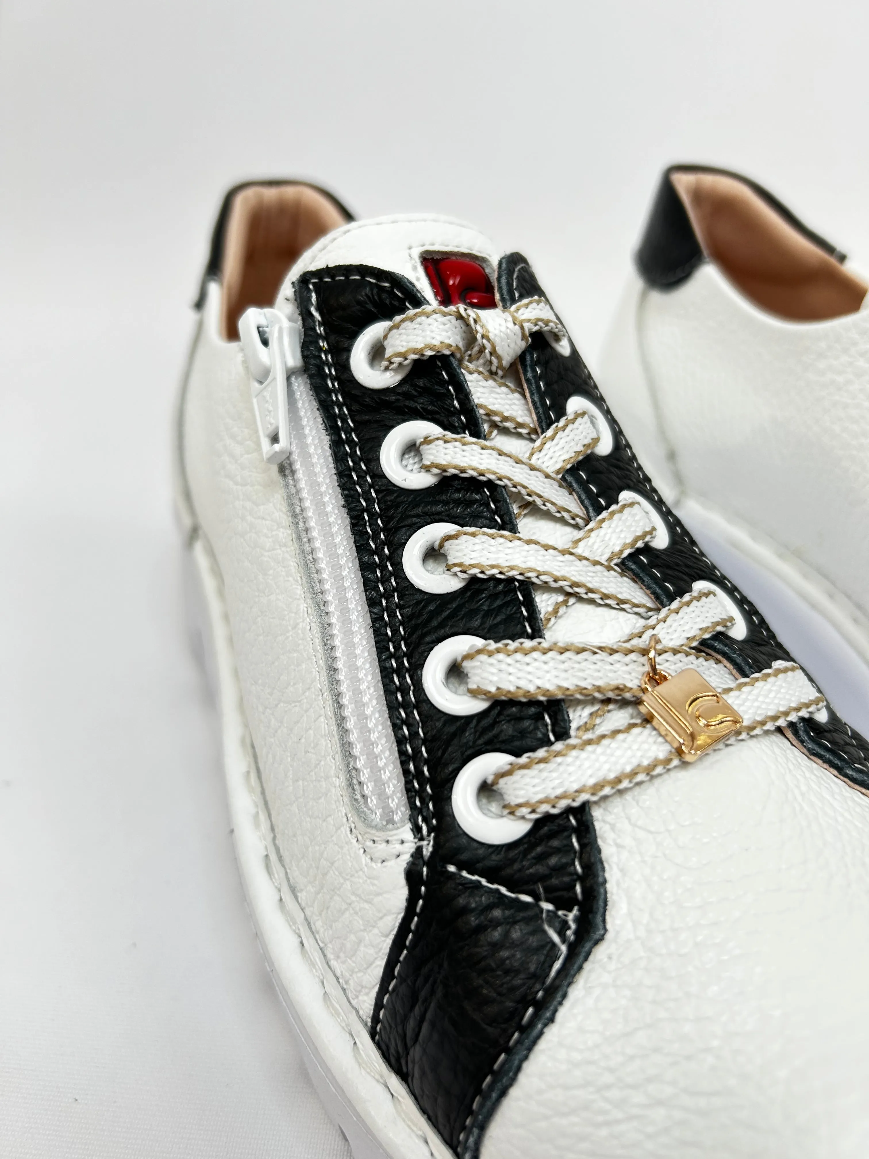JOSE SAENZ White & Black Trainer