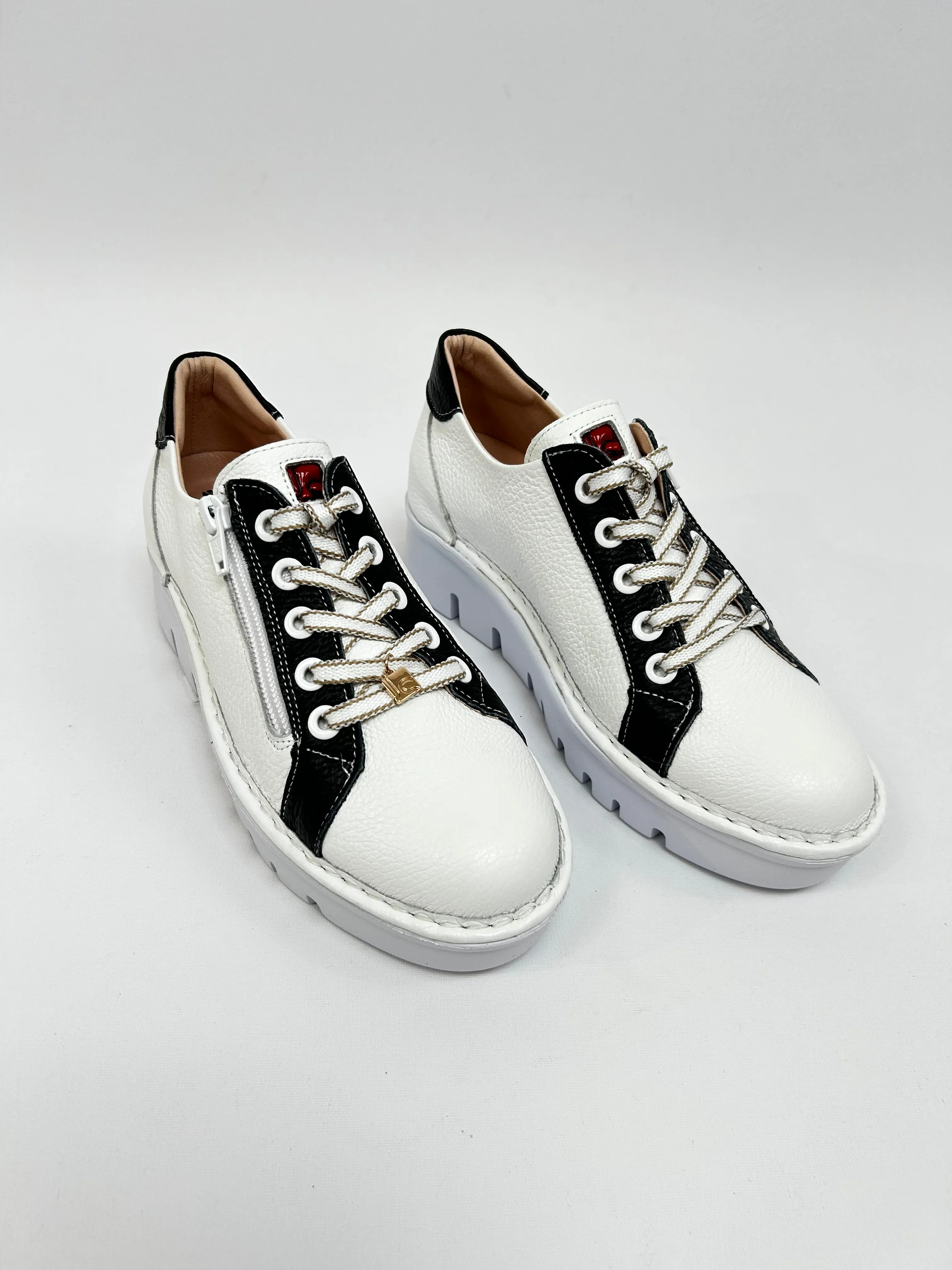 JOSE SAENZ White & Black Trainer