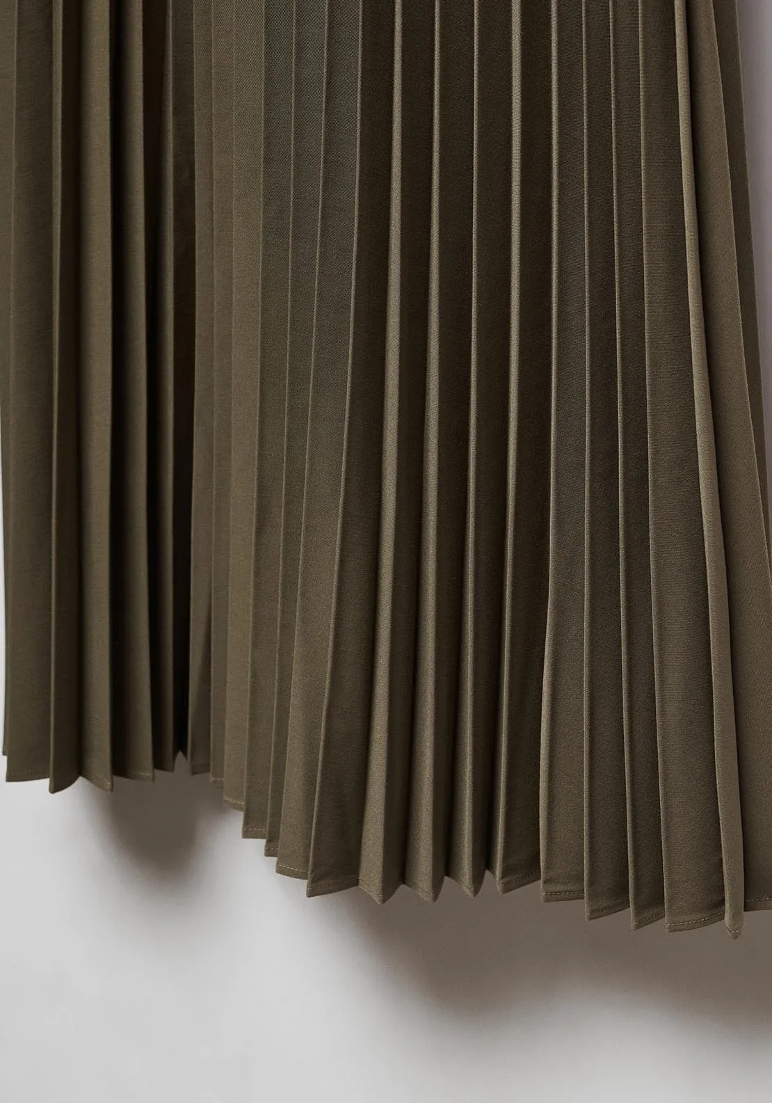 Pleated long skirt