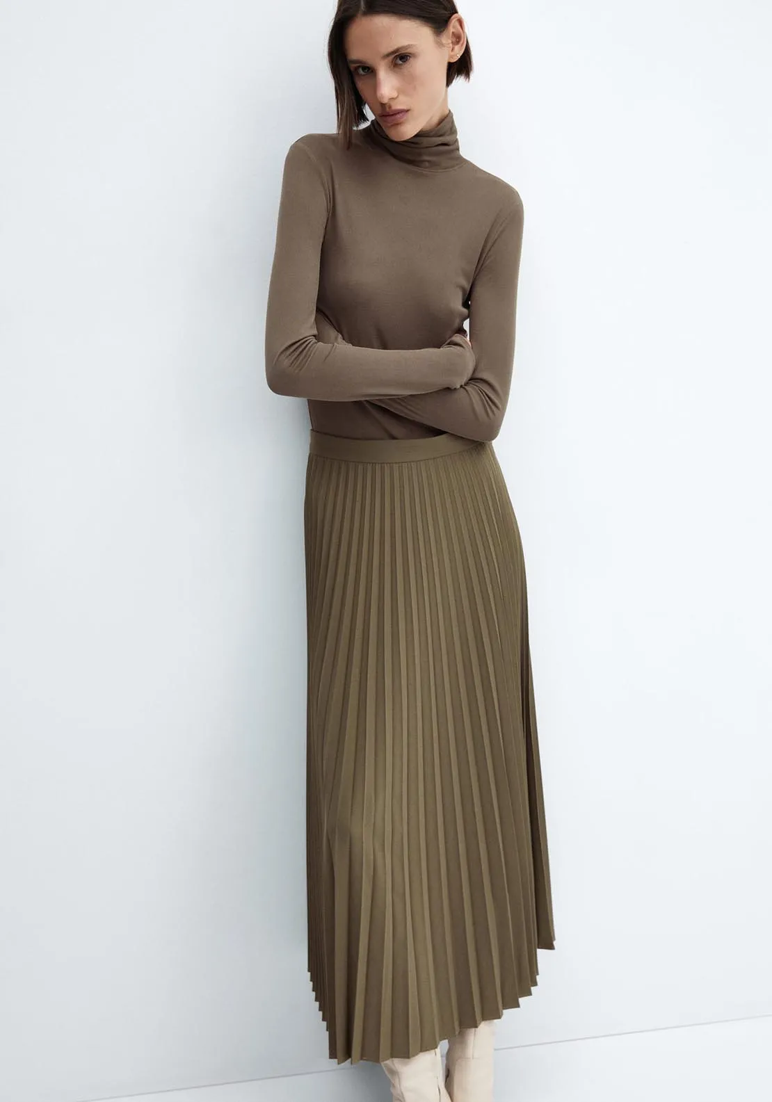 Pleated long skirt