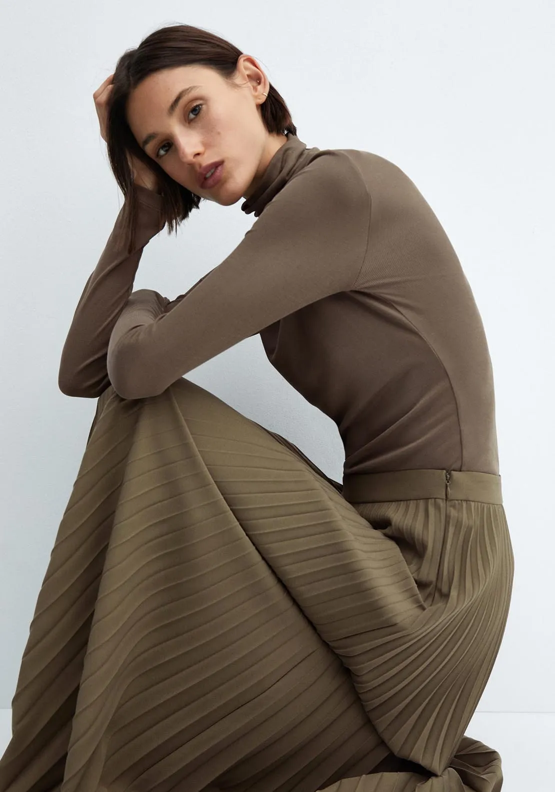 Pleated long skirt