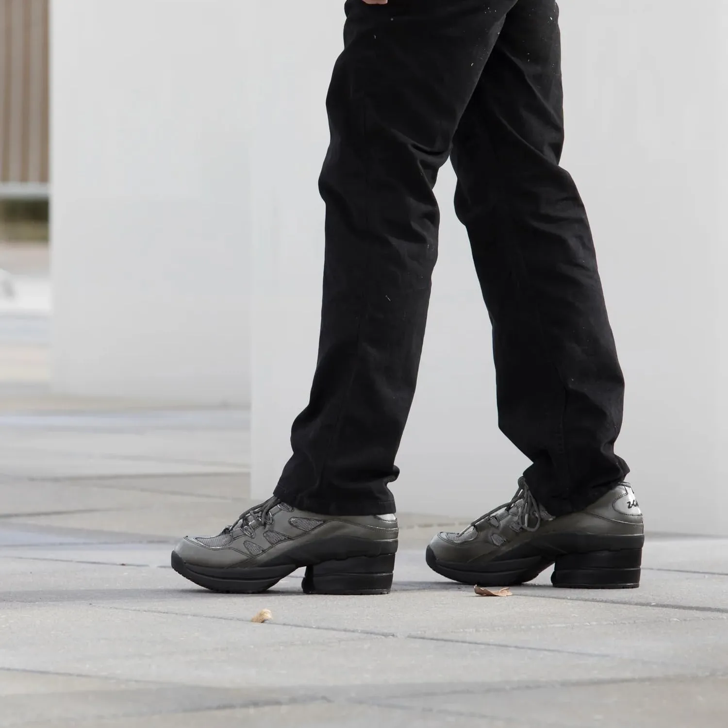 Z-CoiL Men's Freedom Pain-Relief Footwear, Enclosed Coil